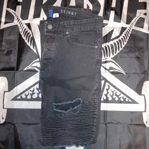 Ripped black skinny jeans